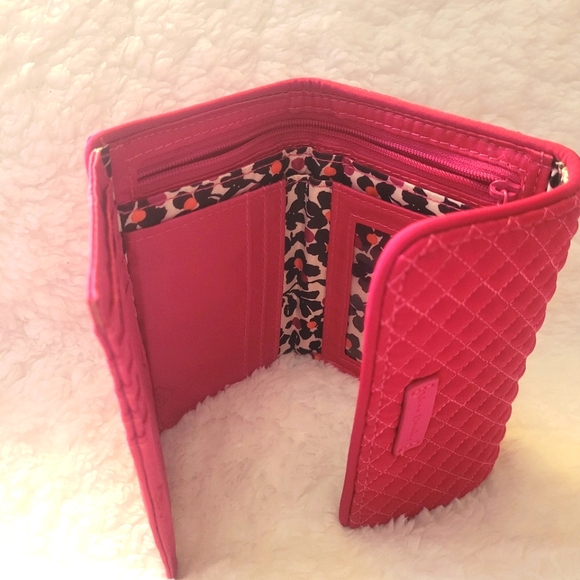 Vera Bradley Iconic Riley Compact Pink/Fuchsia Wallet EUC - Picture 5 of 5